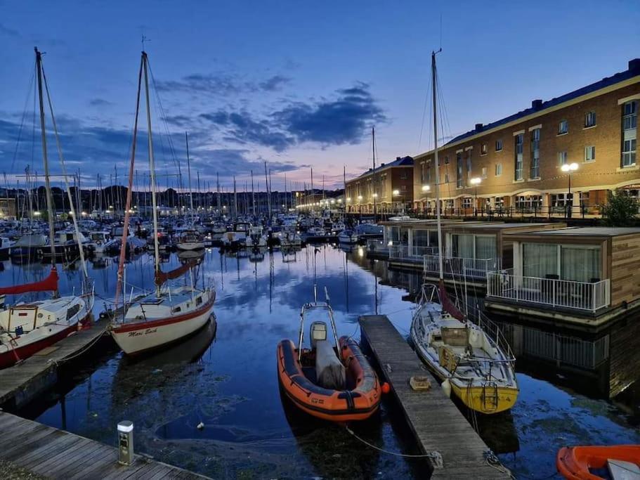 Sea View Luxury 5 Star Cottage Near Milford Marina Milford Haven Exterior foto