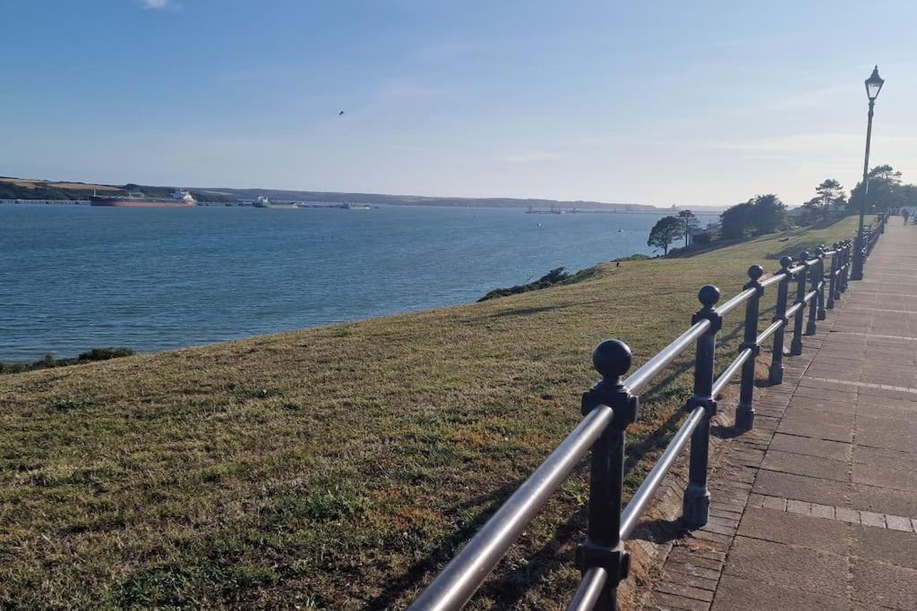 Sea View Luxury 5 Star Cottage Near Milford Marina Milford Haven Exterior foto
